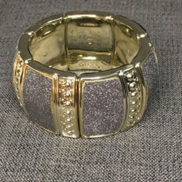 Unusual  bangle bracelet - Picture 3 of 5